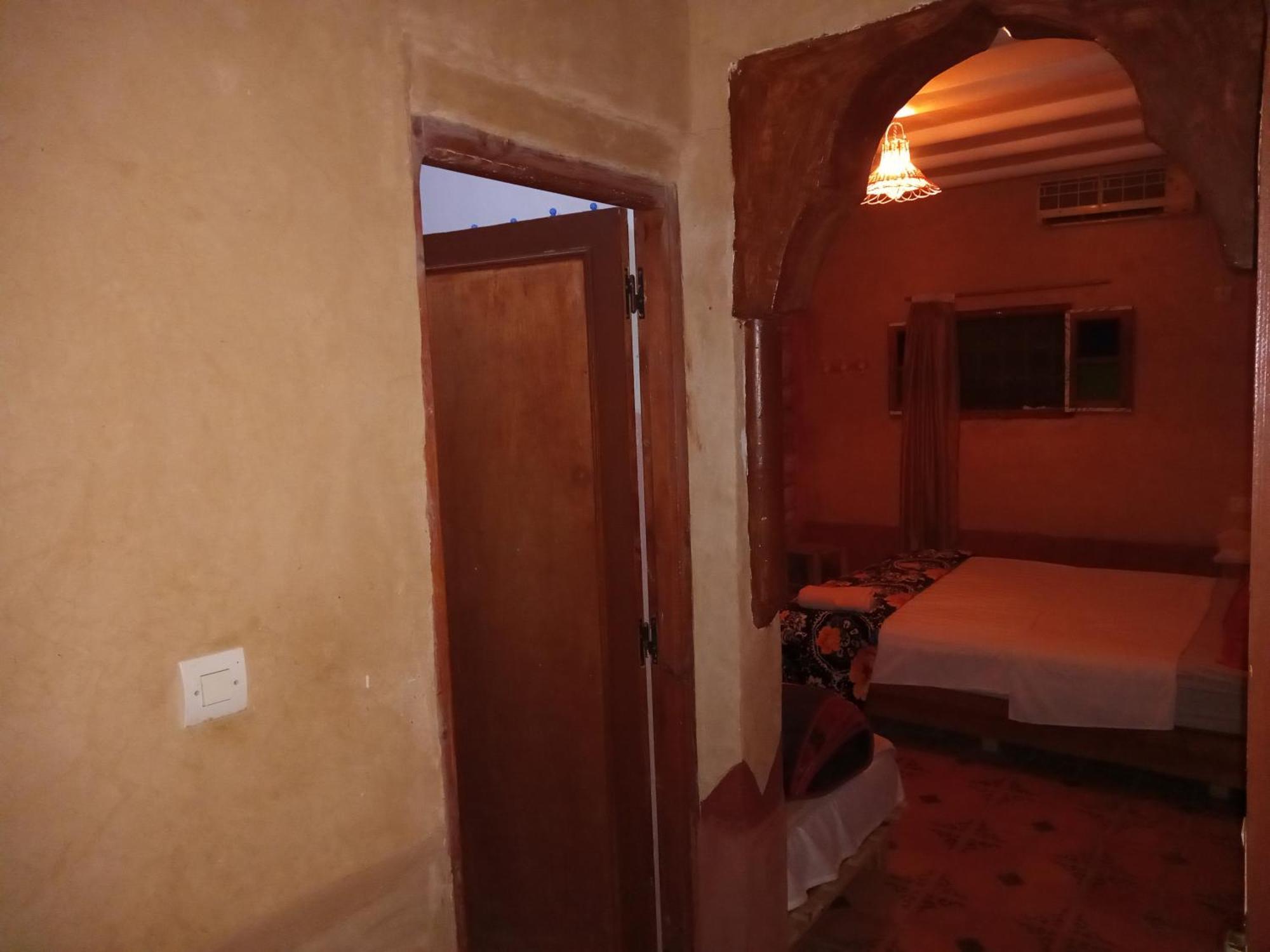 Dar Zara Hotel Tiourjdal Luaran gambar
