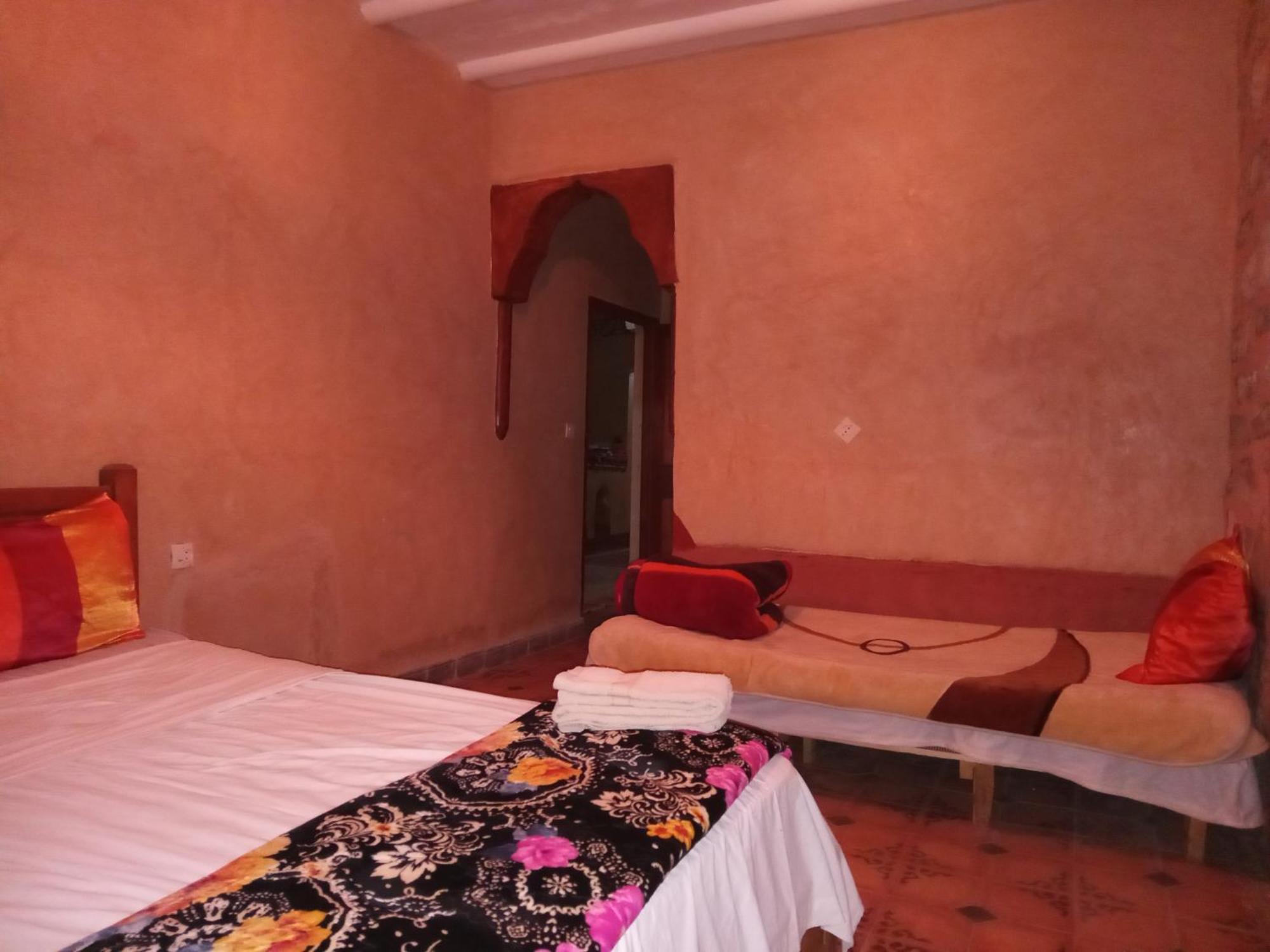Dar Zara Hotel Tiourjdal Luaran gambar